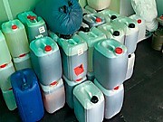 Полицейские нашли 20 канистр мефедрона в гараже Подольска